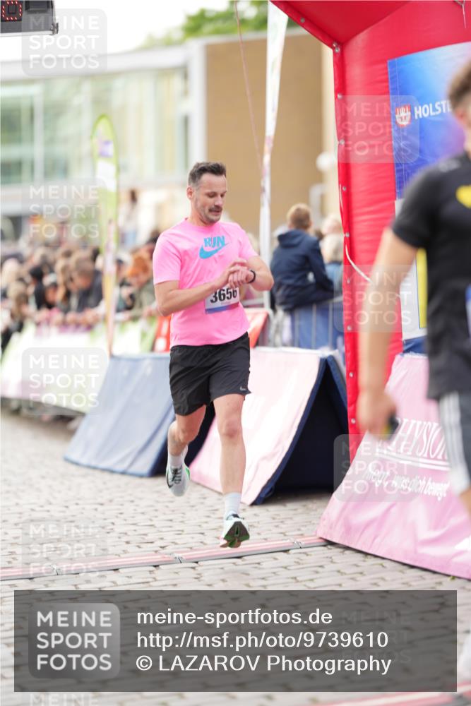 12.06.2026 - Holstenköstenlauf LAZAROV Photography http://msf.ph/oto/9739610 12.06.2026 19:41:55 Laufen 3656, 4251 meine-sportfotos.de
