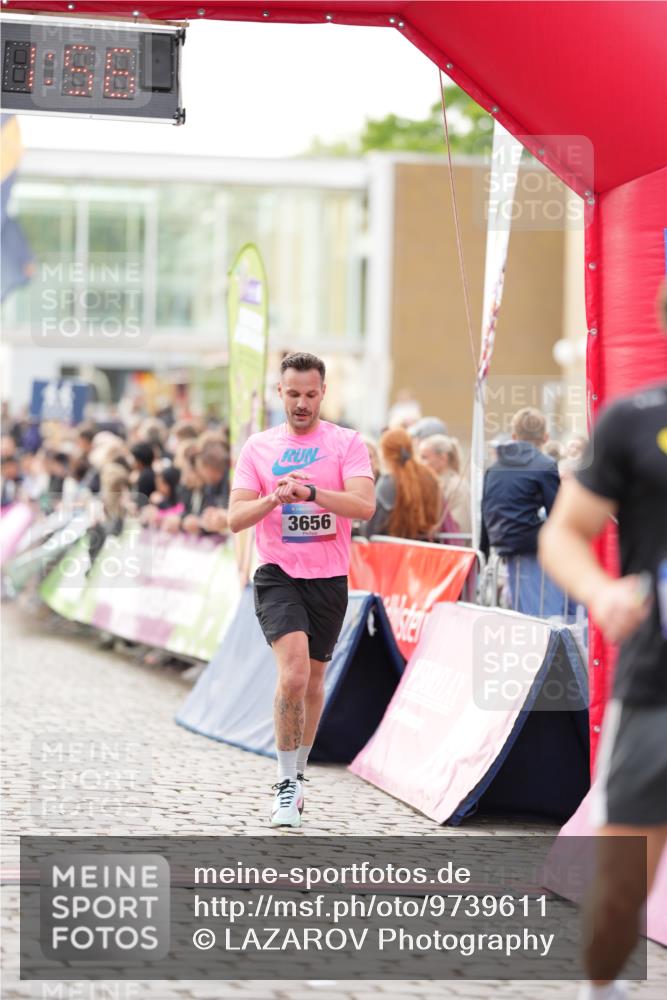 12.06.2026 - Holstenköstenlauf LAZAROV Photography http://msf.ph/oto/9739611 12.06.2026 19:41:55 Laufen 3656, 4251 meine-sportfotos.de