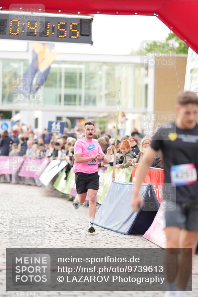 12.06.2026 - Holstenköstenlauf LAZAROV Photography http://msf.ph/oto/9739613 12.06.2026 19:41:54 Laufen 3656, 4251 meine-sportfotos.de