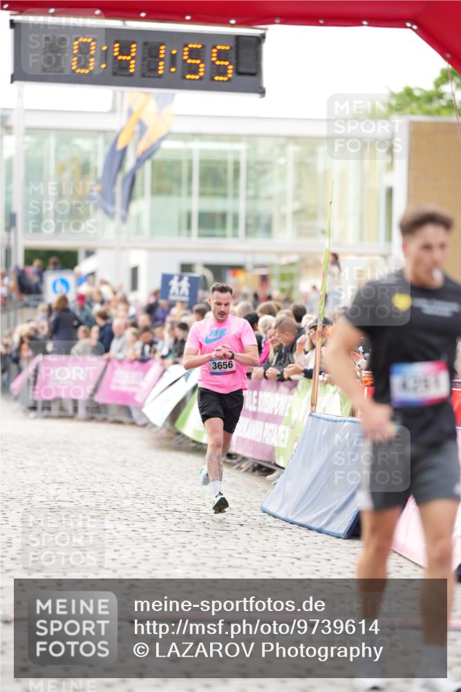 12.06.2026 - Holstenköstenlauf LAZAROV Photography http://msf.ph/oto/9739614 12.06.2026 19:41:54 Laufen 3656, 4251 meine-sportfotos.de