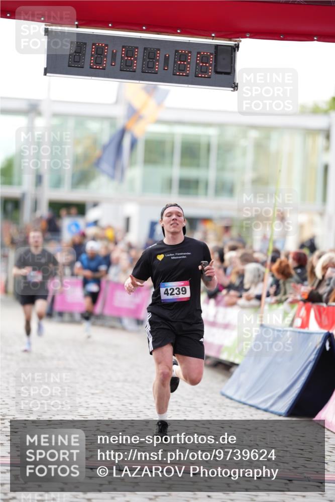 12.06.2026 - Holstenköstenlauf LAZAROV Photography http://msf.ph/oto/9739624 12.06.2026 19:41:38 Laufen 4239, 4862 meine-sportfotos.de