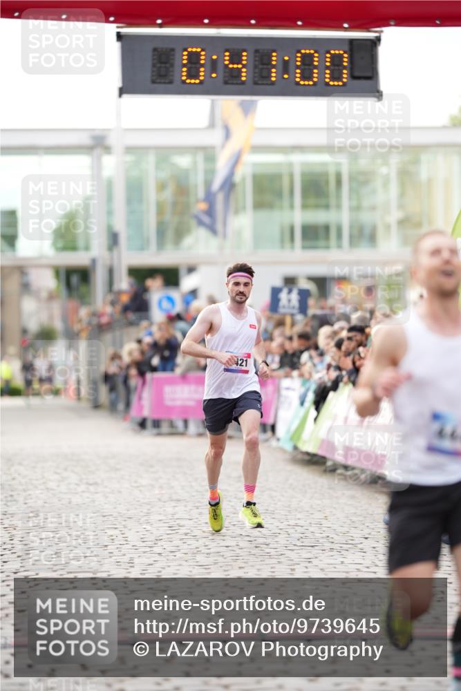 12.06.2026 - Holstenköstenlauf LAZAROV Photography http://msf.ph/oto/9739645 12.06.2026 19:40:59 Laufen 3211, 3761, 4421, 4432, 4441 meine-sportfotos.de