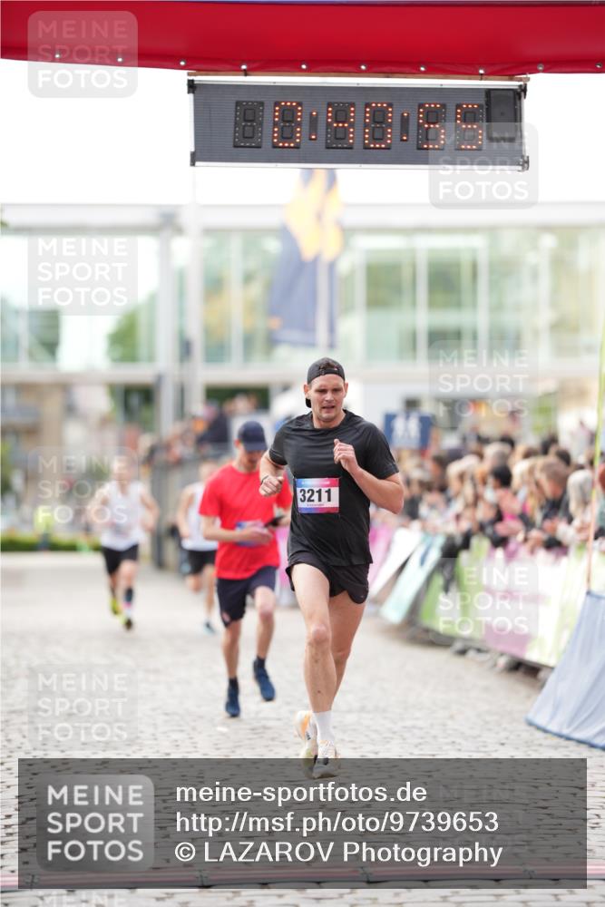 12.06.2026 - Holstenköstenlauf LAZAROV Photography http://msf.ph/oto/9739653 12.06.2026 19:40:54 Laufen 3211, 3761, 4432, 4441 meine-sportfotos.de