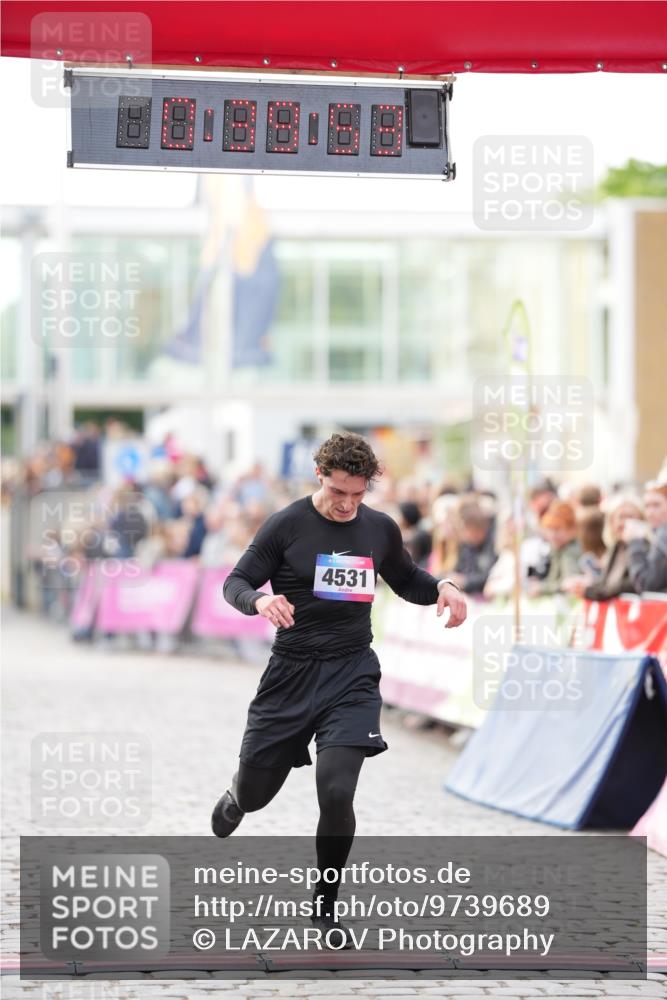 12.06.2026 - Holstenköstenlauf LAZAROV Photography http://msf.ph/oto/9739689 12.06.2026 19:39:53 Laufen 3700, 4531, 4640 meine-sportfotos.de
