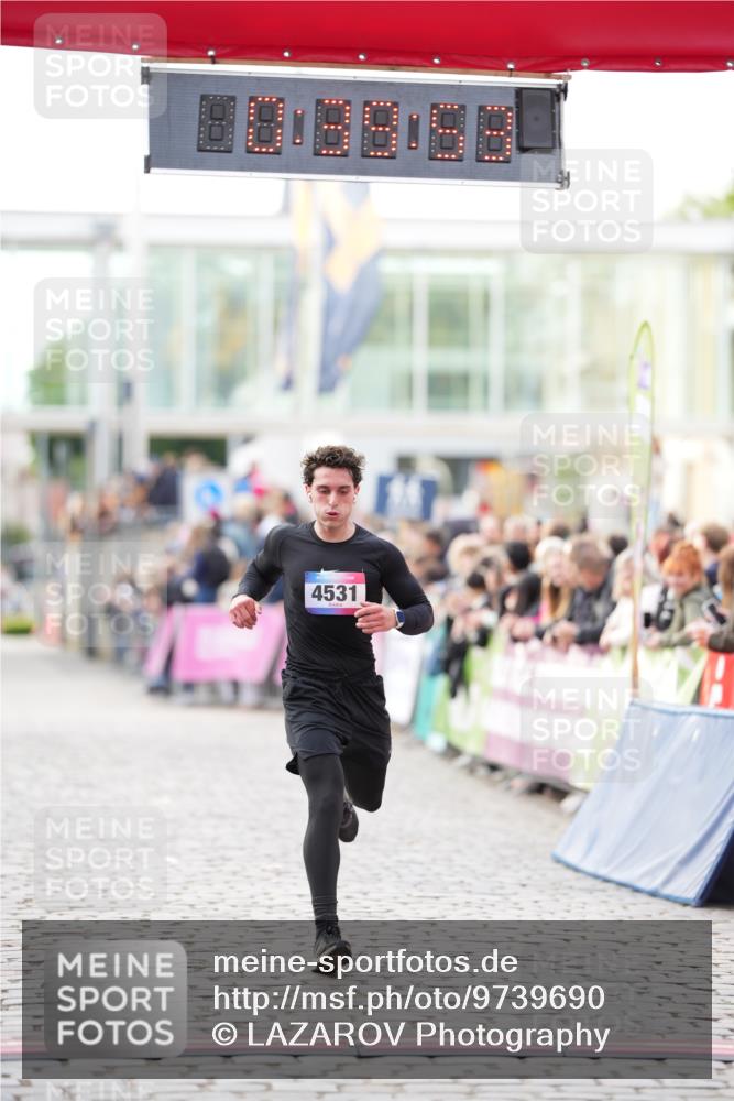 12.06.2026 - Holstenköstenlauf LAZAROV Photography http://msf.ph/oto/9739690 12.06.2026 19:39:52 Laufen 3700, 4531, 4640 meine-sportfotos.de