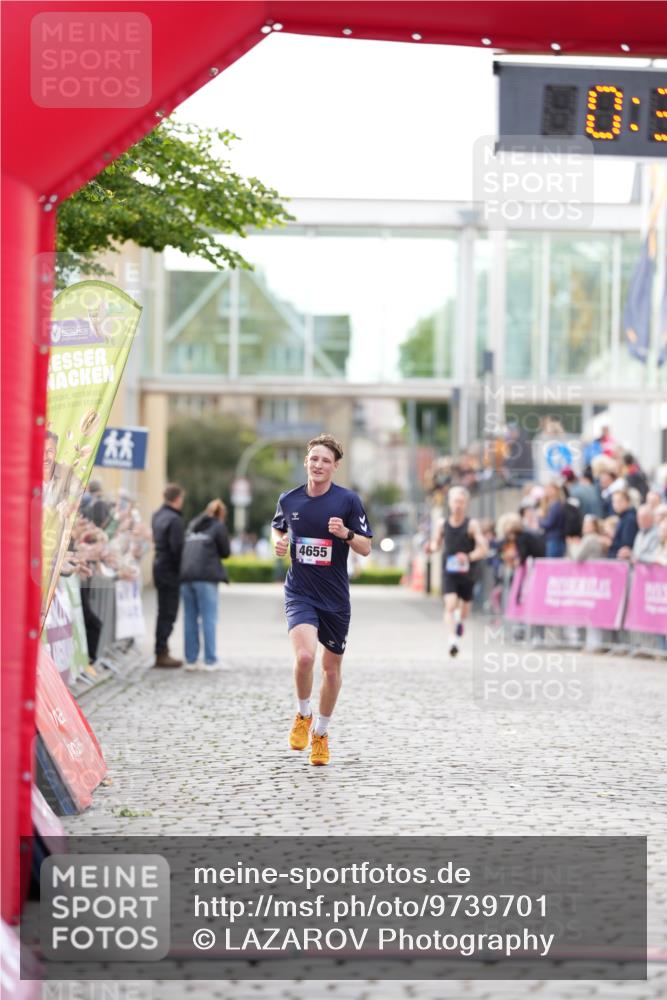 12.06.2026 - Holstenköstenlauf LAZAROV Photography http://msf.ph/oto/9739701 12.06.2026 19:39:42 Laufen 4655 meine-sportfotos.de