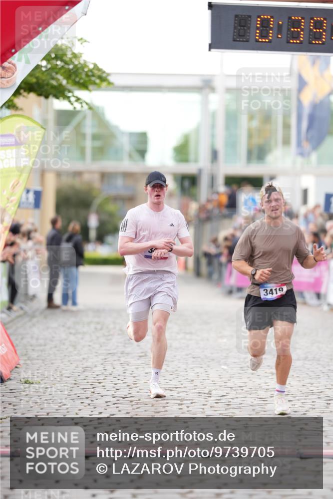 12.06.2026 - Holstenköstenlauf LAZAROV Photography http://msf.ph/oto/9739705 12.06.2026 19:39:31 Laufen 3419, 3437 meine-sportfotos.de