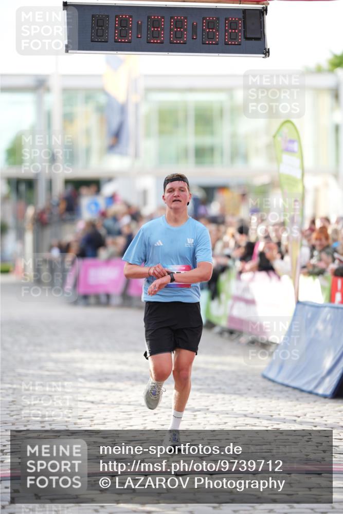 12.06.2026 - Holstenköstenlauf LAZAROV Photography http://msf.ph/oto/9739712 12.06.2026 19:38:57 Laufen 3354, 3625, 4678 meine-sportfotos.de
