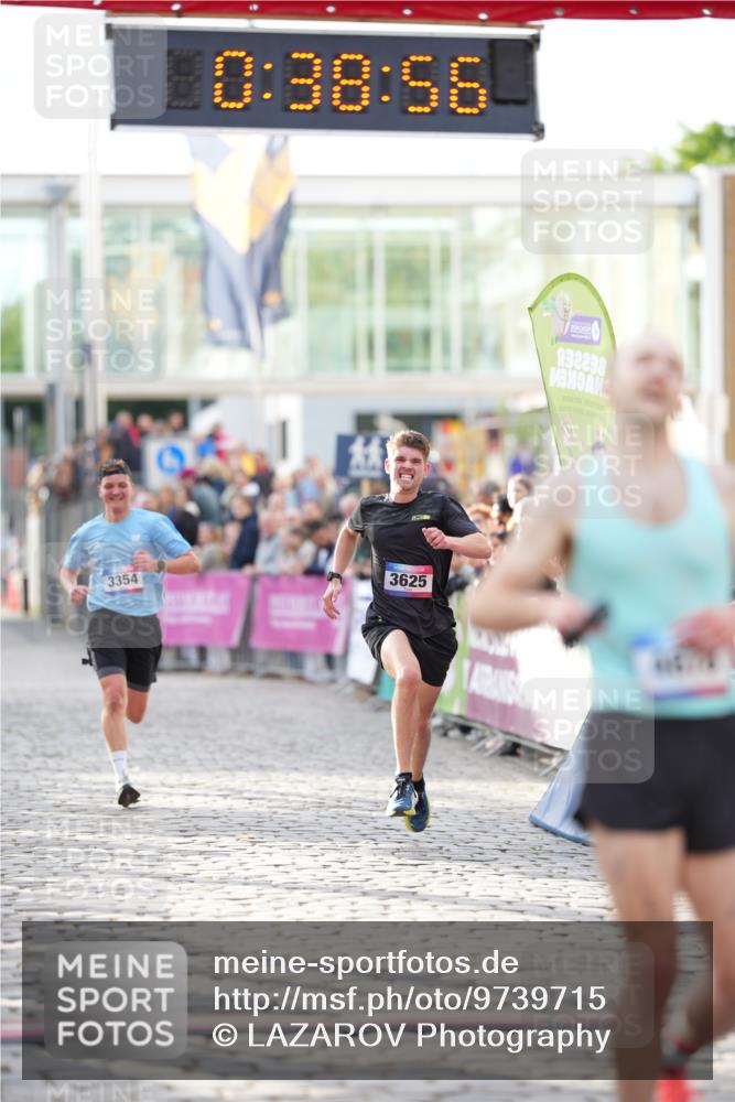 12.06.2026 - Holstenköstenlauf LAZAROV Photography http://msf.ph/oto/9739715 12.06.2026 19:38:55 Laufen 3354, 3625, 4678 meine-sportfotos.de