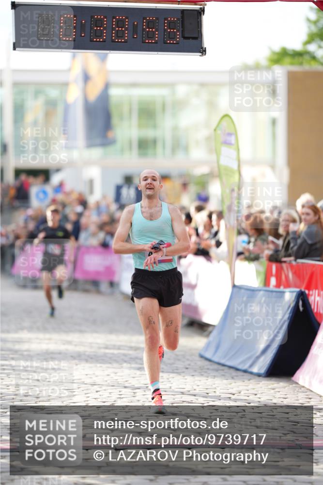 12.06.2026 - Holstenköstenlauf LAZAROV Photography http://msf.ph/oto/9739717 12.06.2026 19:38:54 Laufen 3354, 3625, 4678 meine-sportfotos.de