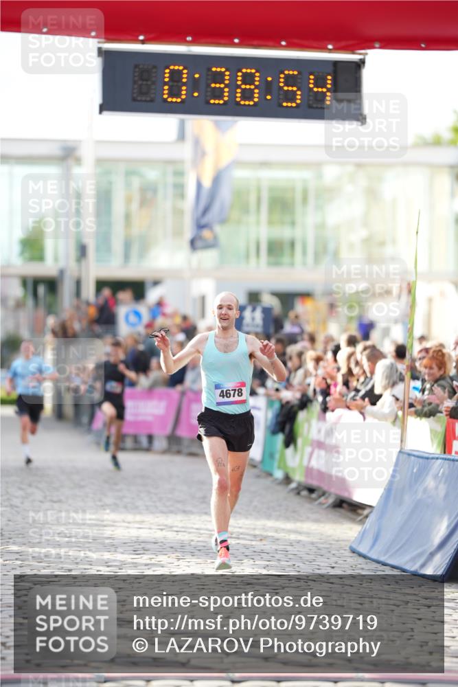 12.06.2026 - Holstenköstenlauf LAZAROV Photography http://msf.ph/oto/9739719 12.06.2026 19:38:53 Laufen 3354, 3625, 4678 meine-sportfotos.de
