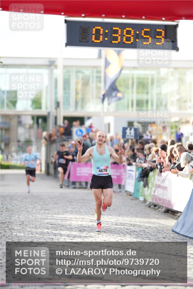 12.06.2026 - Holstenköstenlauf LAZAROV Photography http://msf.ph/oto/9739720 12.06.2026 19:38:53 Laufen 3354, 3625, 4678 meine-sportfotos.de