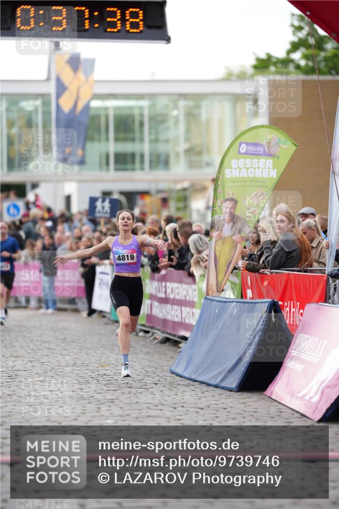 12.06.2026 - Holstenköstenlauf LAZAROV Photography http://msf.ph/oto/9739746 12.06.2026 19:37:37 Laufen 3058, 4816, 4819 meine-sportfotos.de