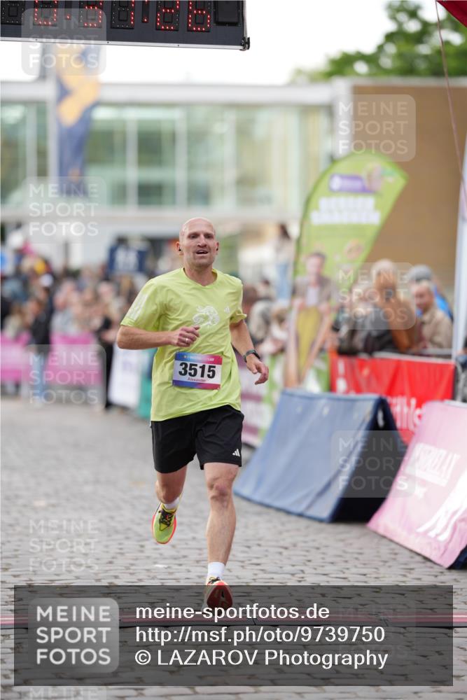 12.06.2026 - Holstenköstenlauf LAZAROV Photography http://msf.ph/oto/9739750 12.06.2026 19:37:25 Laufen 3304, 3515 meine-sportfotos.de