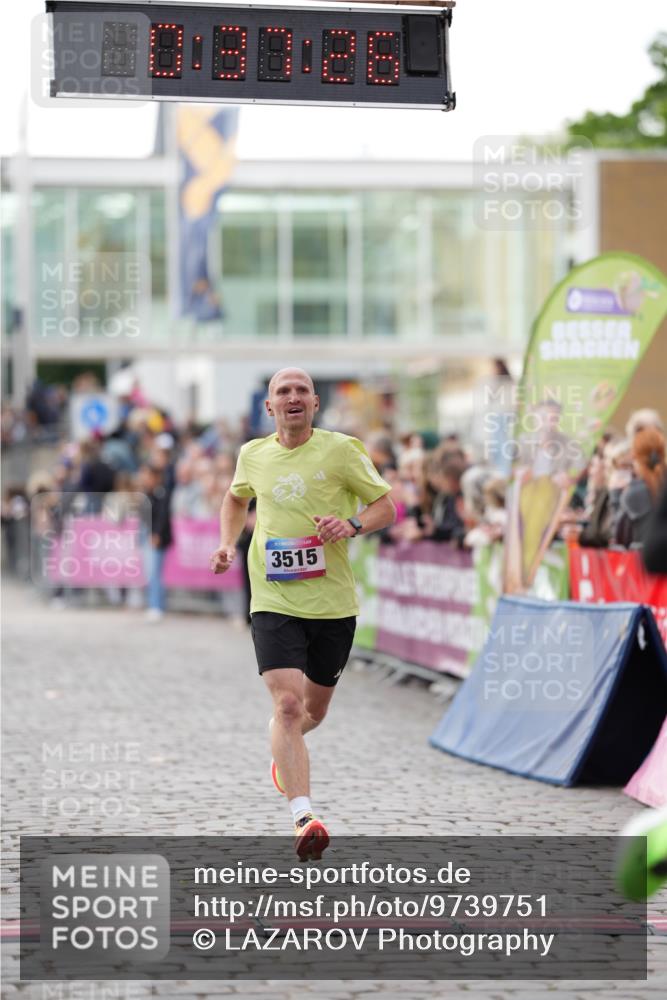 12.06.2026 - Holstenköstenlauf LAZAROV Photography http://msf.ph/oto/9739751 12.06.2026 19:37:25 Laufen 3304, 3515 meine-sportfotos.de