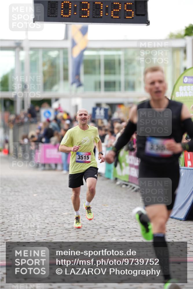 12.06.2026 - Holstenköstenlauf LAZAROV Photography http://msf.ph/oto/9739752 12.06.2026 19:37:25 Laufen 3304, 3515 meine-sportfotos.de