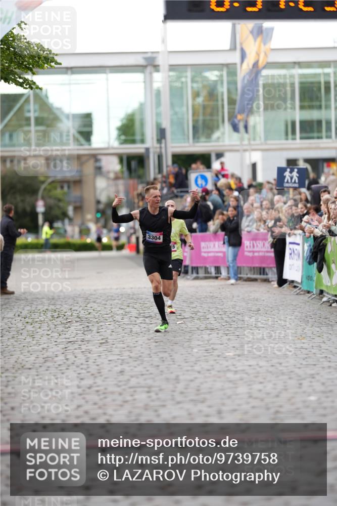 12.06.2026 - Holstenköstenlauf LAZAROV Photography http://msf.ph/oto/9739758 12.06.2026 19:37:22 Laufen 3304, 3515 meine-sportfotos.de