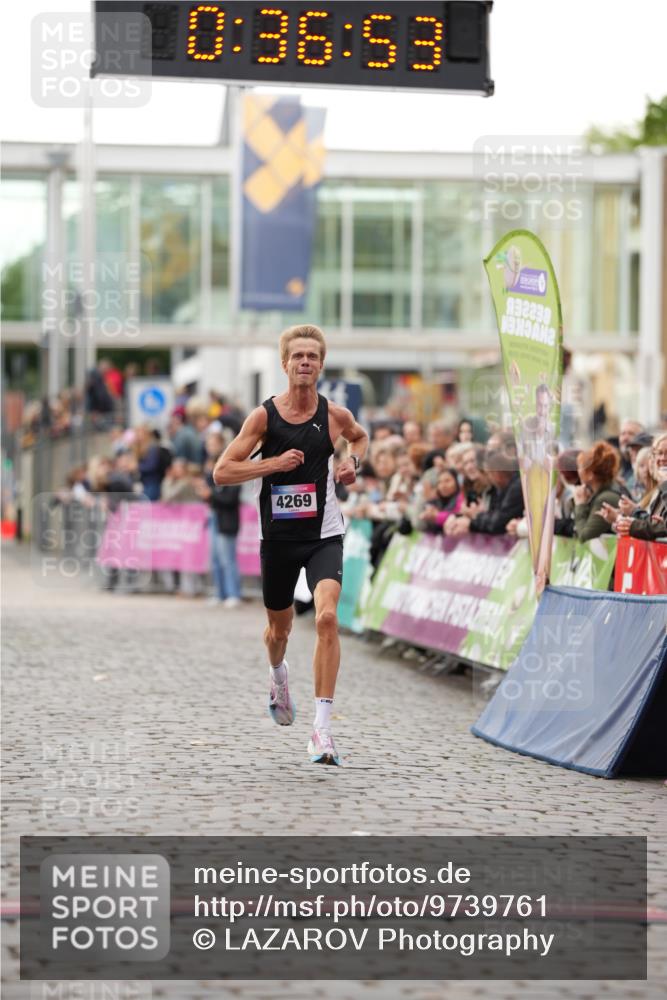 12.06.2026 - Holstenköstenlauf LAZAROV Photography http://msf.ph/oto/9739761 12.06.2026 19:36:52 Laufen 3040, 4269 meine-sportfotos.de