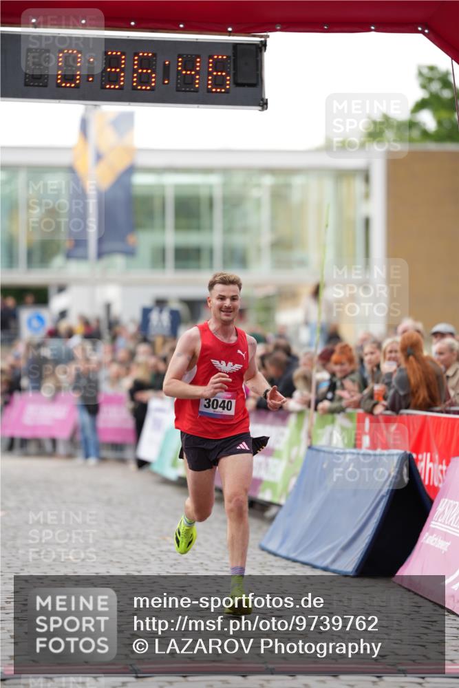 12.06.2026 - Holstenköstenlauf LAZAROV Photography http://msf.ph/oto/9739762 12.06.2026 19:36:46 Laufen 3040 meine-sportfotos.de