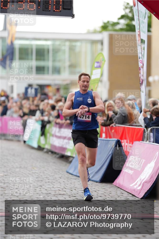 12.06.2026 - Holstenköstenlauf LAZAROV Photography http://msf.ph/oto/9739770 12.06.2026 19:36:09 Laufen 3332, 4714 meine-sportfotos.de