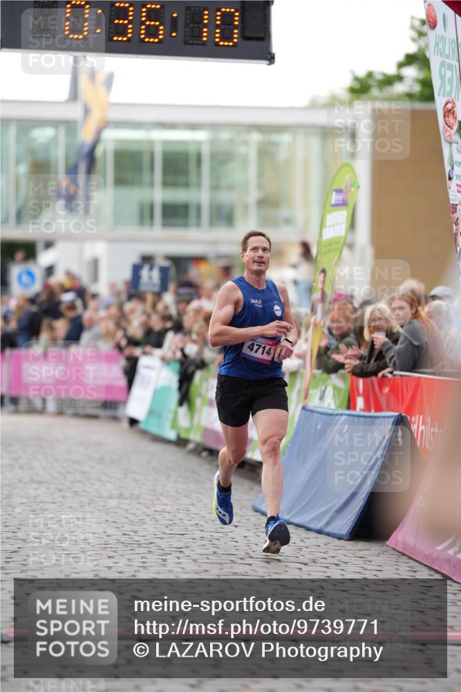 12.06.2026 - Holstenköstenlauf LAZAROV Photography http://msf.ph/oto/9739771 12.06.2026 19:36:09 Laufen 3332, 4714 meine-sportfotos.de