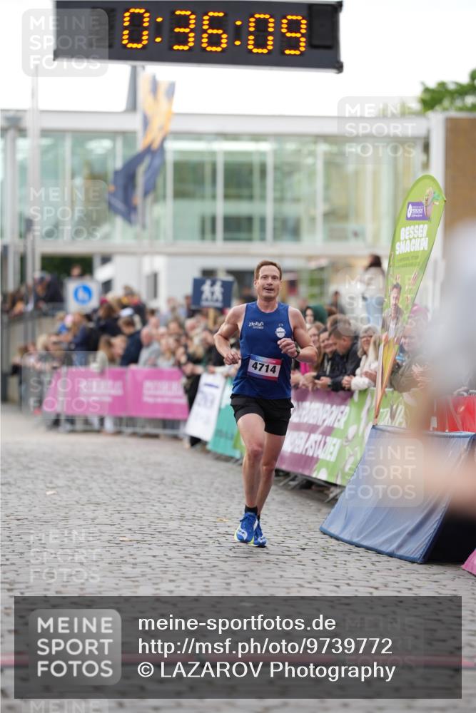 12.06.2026 - Holstenköstenlauf LAZAROV Photography http://msf.ph/oto/9739772 12.06.2026 19:36:08 Laufen 3332, 4714 meine-sportfotos.de
