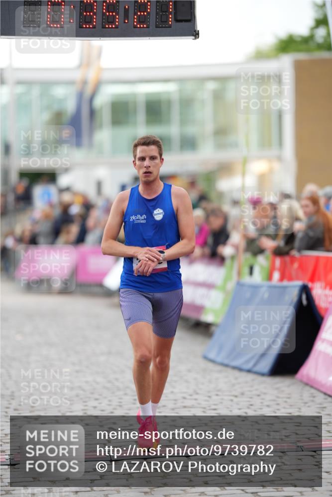 12.06.2026 - Holstenköstenlauf LAZAROV Photography http://msf.ph/oto/9739782 12.06.2026 19:35:21 Laufen 3536, 3633 meine-sportfotos.de