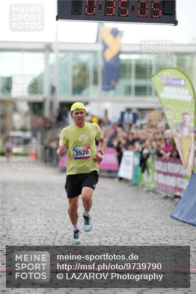 12.06.2026 - Holstenköstenlauf LAZAROV Photography http://msf.ph/oto/9739790 12.06.2026 19:35:04 Laufen 3520 meine-sportfotos.de