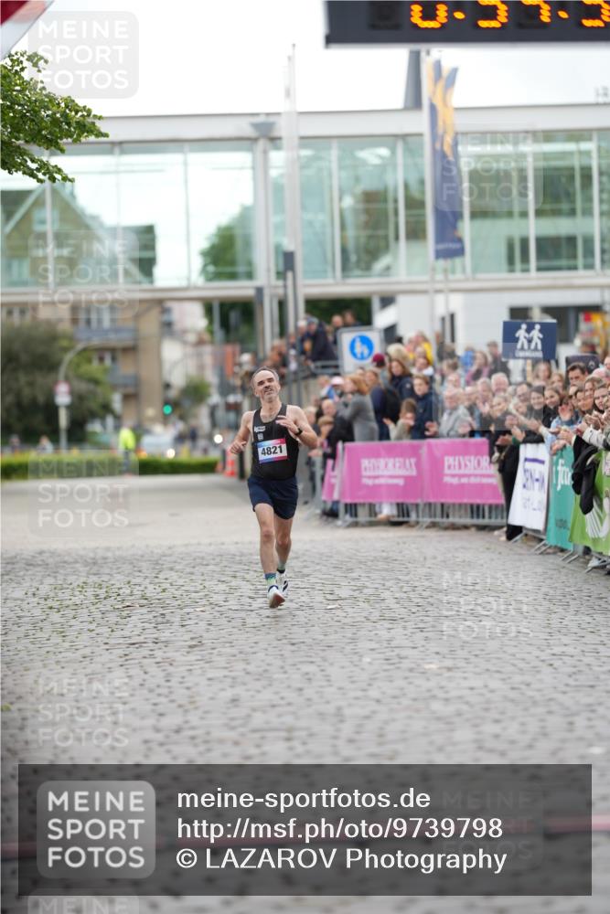 12.06.2026 - Holstenköstenlauf LAZAROV Photography http://msf.ph/oto/9739798 12.06.2026 19:34:37 Laufen 3646, 4821 meine-sportfotos.de