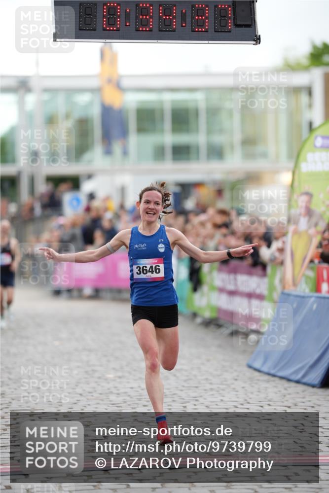 12.06.2026 - Holstenköstenlauf LAZAROV Photography http://msf.ph/oto/9739799 12.06.2026 19:34:36 Laufen 3646, 4821 meine-sportfotos.de
