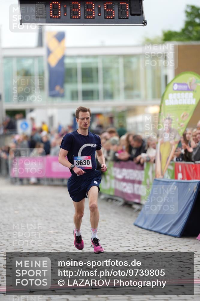 12.06.2026 - Holstenköstenlauf LAZAROV Photography http://msf.ph/oto/9739805 12.06.2026 19:33:56 Laufen 3630 meine-sportfotos.de