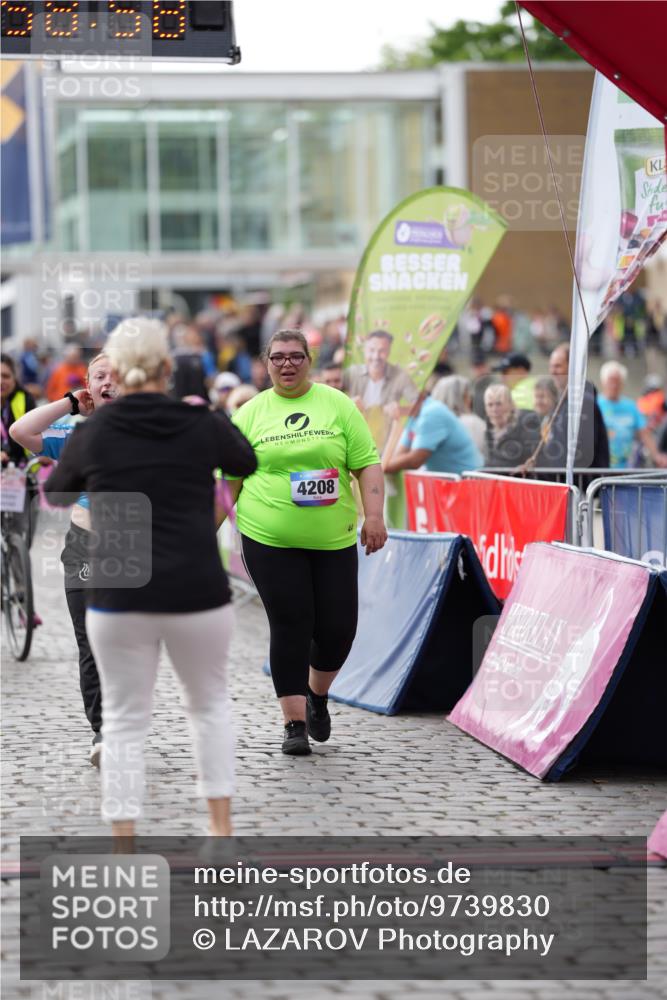 12.06.2026 - Holstenköstenlauf LAZAROV Photography http://msf.ph/oto/9739830 12.06.2026 18:28:56 Laufen 4094, 4208 meine-sportfotos.de