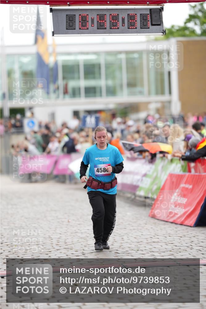 12.06.2026 - Holstenköstenlauf LAZAROV Photography http://msf.ph/oto/9739853 12.06.2026 18:15:29 Laufen 4580, 4584 meine-sportfotos.de