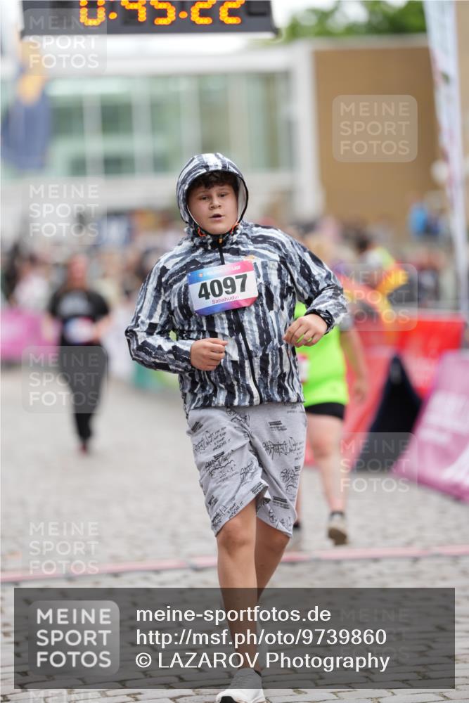 12.06.2026 - Holstenköstenlauf LAZAROV Photography http://msf.ph/oto/9739860 12.06.2026 18:15:20 Laufen 4097, 4211, 4584 meine-sportfotos.de