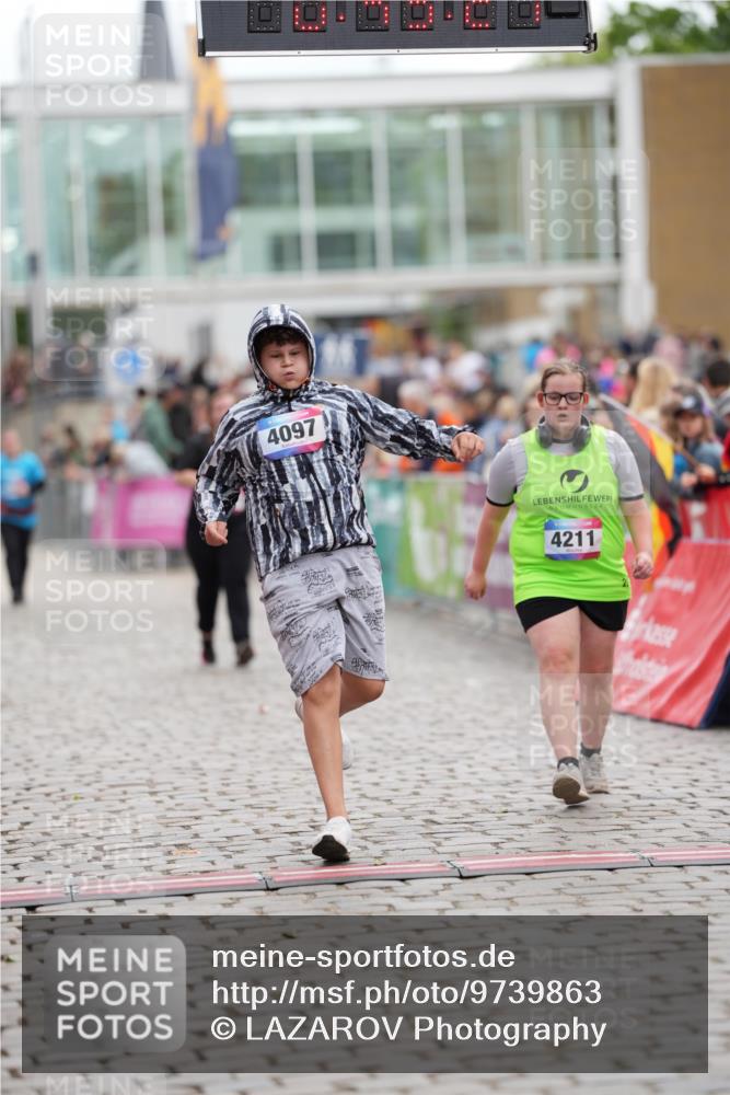 12.06.2026 - Holstenköstenlauf LAZAROV Photography http://msf.ph/oto/9739863 12.06.2026 18:15:19 Laufen 4097, 4211 meine-sportfotos.de