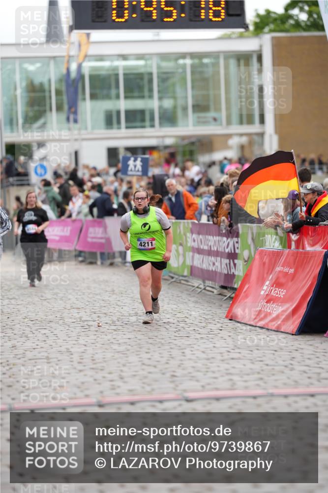 12.06.2026 - Holstenköstenlauf LAZAROV Photography http://msf.ph/oto/9739867 12.06.2026 18:15:16 Laufen 4097, 4211, 4405 meine-sportfotos.de