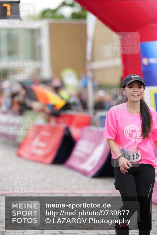12.06.2026 - Holstenköstenlauf LAZAROV Photography http://msf.ph/oto/9739877 12.06.2026 18:15:05 Laufen 4315, 4330 meine-sportfotos.de