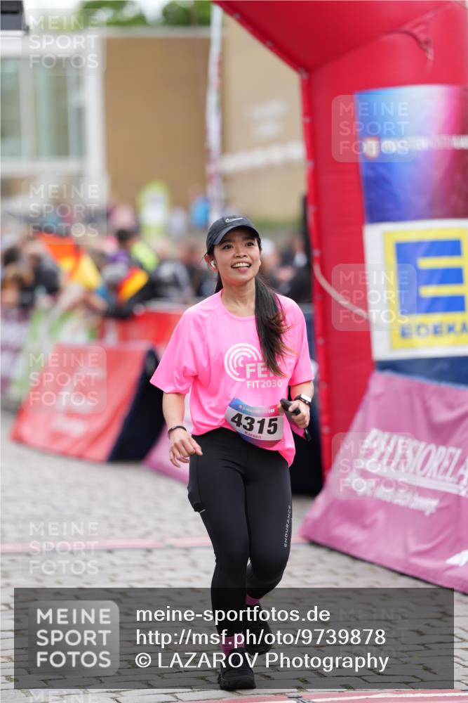 12.06.2026 - Holstenköstenlauf LAZAROV Photography http://msf.ph/oto/9739878 12.06.2026 18:15:04 Laufen 4315, 4330 meine-sportfotos.de