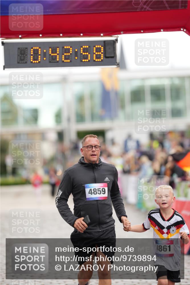 12.06.2026 - Holstenköstenlauf LAZAROV Photography http://msf.ph/oto/9739894 12.06.2026 18:12:56 Laufen 4859, 4861 meine-sportfotos.de