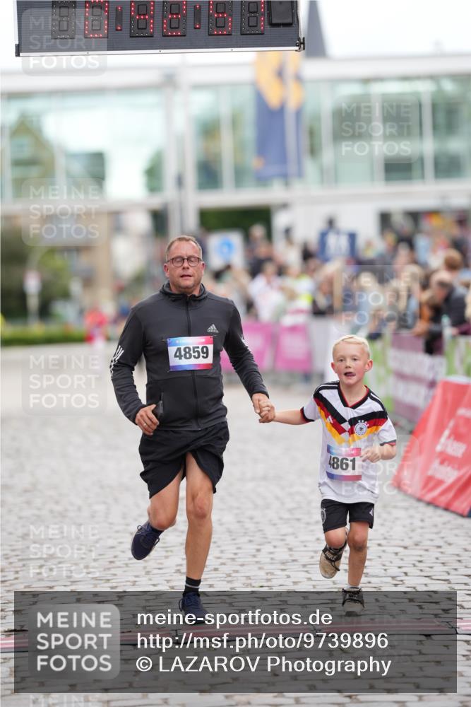 12.06.2026 - Holstenköstenlauf LAZAROV Photography http://msf.ph/oto/9739896 12.06.2026 18:12:55 Laufen 4859, 4861 meine-sportfotos.de