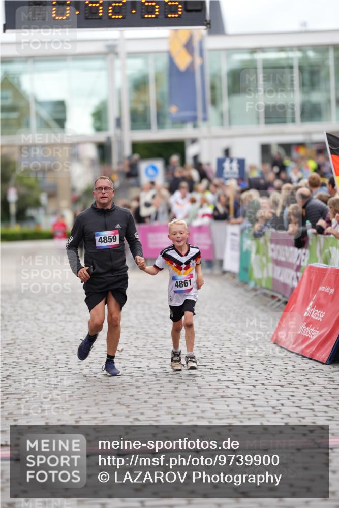 12.06.2026 - Holstenköstenlauf LAZAROV Photography http://msf.ph/oto/9739900 12.06.2026 18:12:53 Laufen 4859, 4861 meine-sportfotos.de