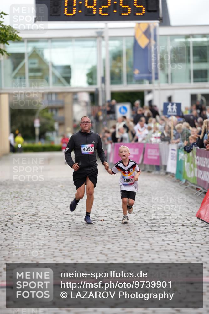 12.06.2026 - Holstenköstenlauf LAZAROV Photography http://msf.ph/oto/9739901 12.06.2026 18:12:53 Laufen 4859, 4861 meine-sportfotos.de