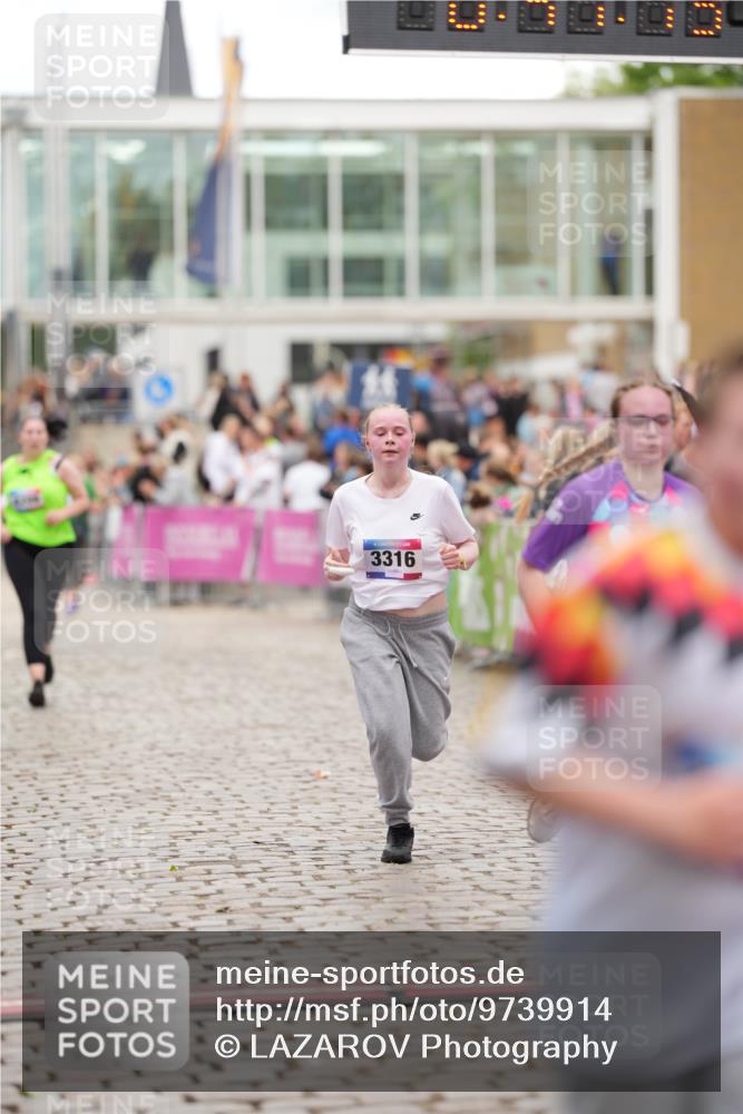 12.06.2026 - Holstenköstenlauf LAZAROV Photography http://msf.ph/oto/9739914 12.06.2026 18:11:11 Laufen 3316, 3765, 4477 meine-sportfotos.de