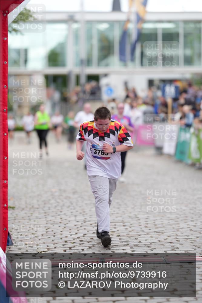 12.06.2026 - Holstenköstenlauf LAZAROV Photography http://msf.ph/oto/9739916 12.06.2026 18:11:08 Laufen 3316, 3765, 4477 meine-sportfotos.de