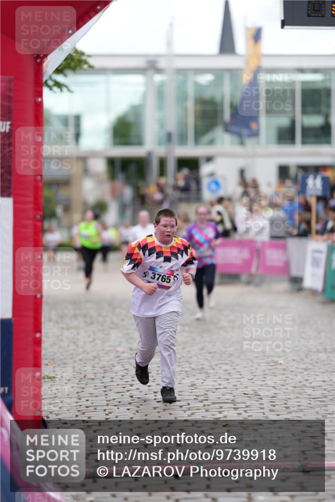 12.06.2026 - Holstenköstenlauf LAZAROV Photography http://msf.ph/oto/9739918 12.06.2026 18:11:07 Laufen 3765, 4477 meine-sportfotos.de