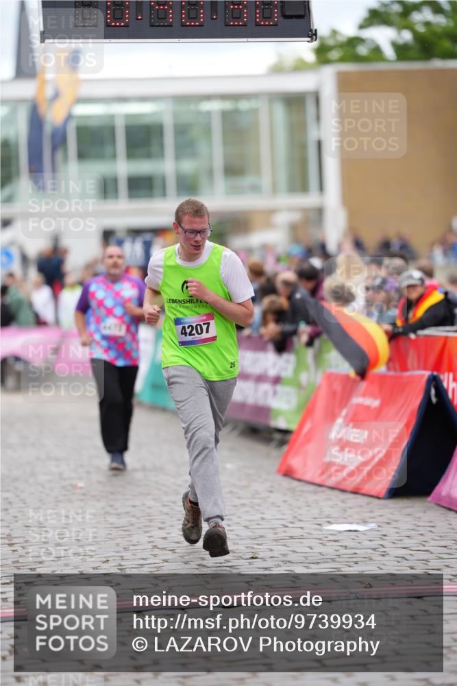 12.06.2026 - Holstenköstenlauf LAZAROV Photography http://msf.ph/oto/9739934 12.06.2026 18:10:28 Laufen 4207, 4472 meine-sportfotos.de