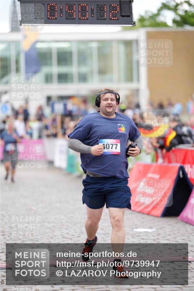12.06.2026 - Holstenköstenlauf LAZAROV Photography http://msf.ph/oto/9739947 12.06.2026 18:10:10 Laufen 4077, 4082 meine-sportfotos.de