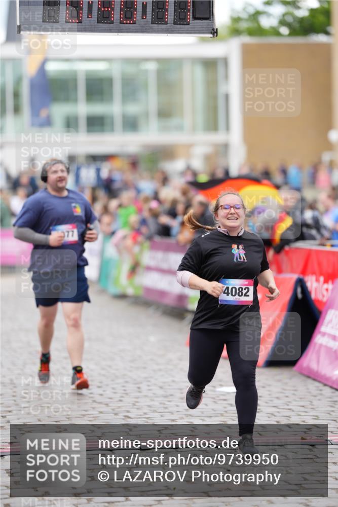 12.06.2026 - Holstenköstenlauf LAZAROV Photography http://msf.ph/oto/9739950 12.06.2026 18:10:09 Laufen 4077, 4082 meine-sportfotos.de