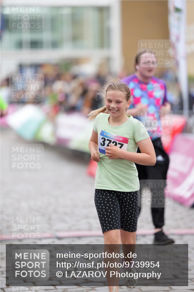 12.06.2026 - Holstenköstenlauf LAZAROV Photography http://msf.ph/oto/9739954 12.06.2026 18:09:27 Laufen 3727, 4200, 4483 meine-sportfotos.de