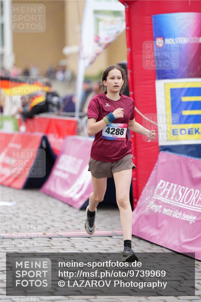 12.06.2026 - Holstenköstenlauf LAZAROV Photography http://msf.ph/oto/9739969 12.06.2026 18:09:08 Laufen 3443, 3538, 4271, 4288, 4581 meine-sportfotos.de